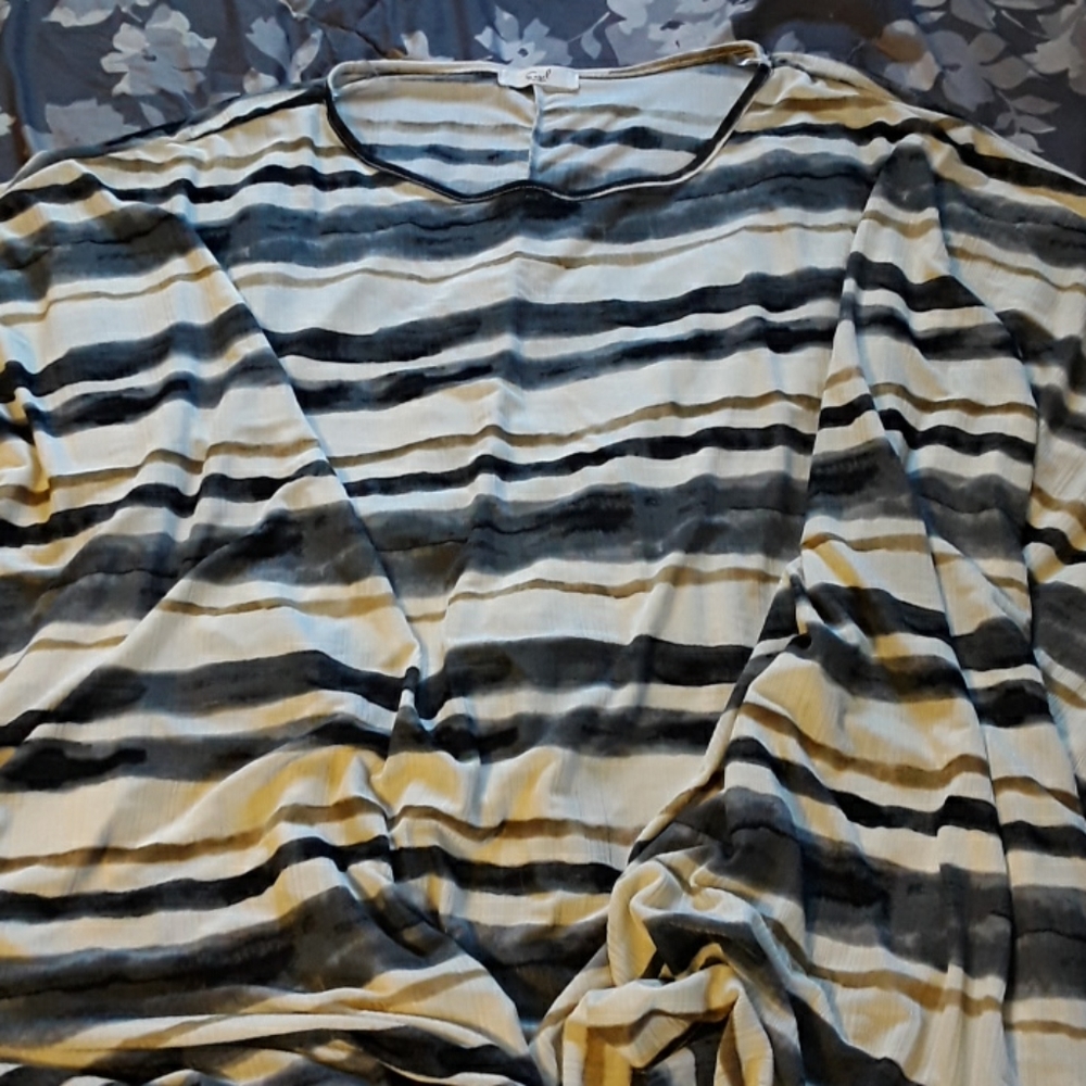 Easel poncho type top